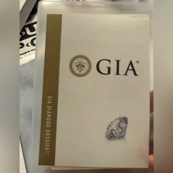 Elegant Silver cushion cut diamond engagement ring - Picture 10 of 11